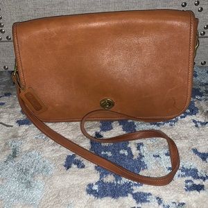 VINTAGE COACH TAN LEATHER FLAP CROSSBODY BAG
